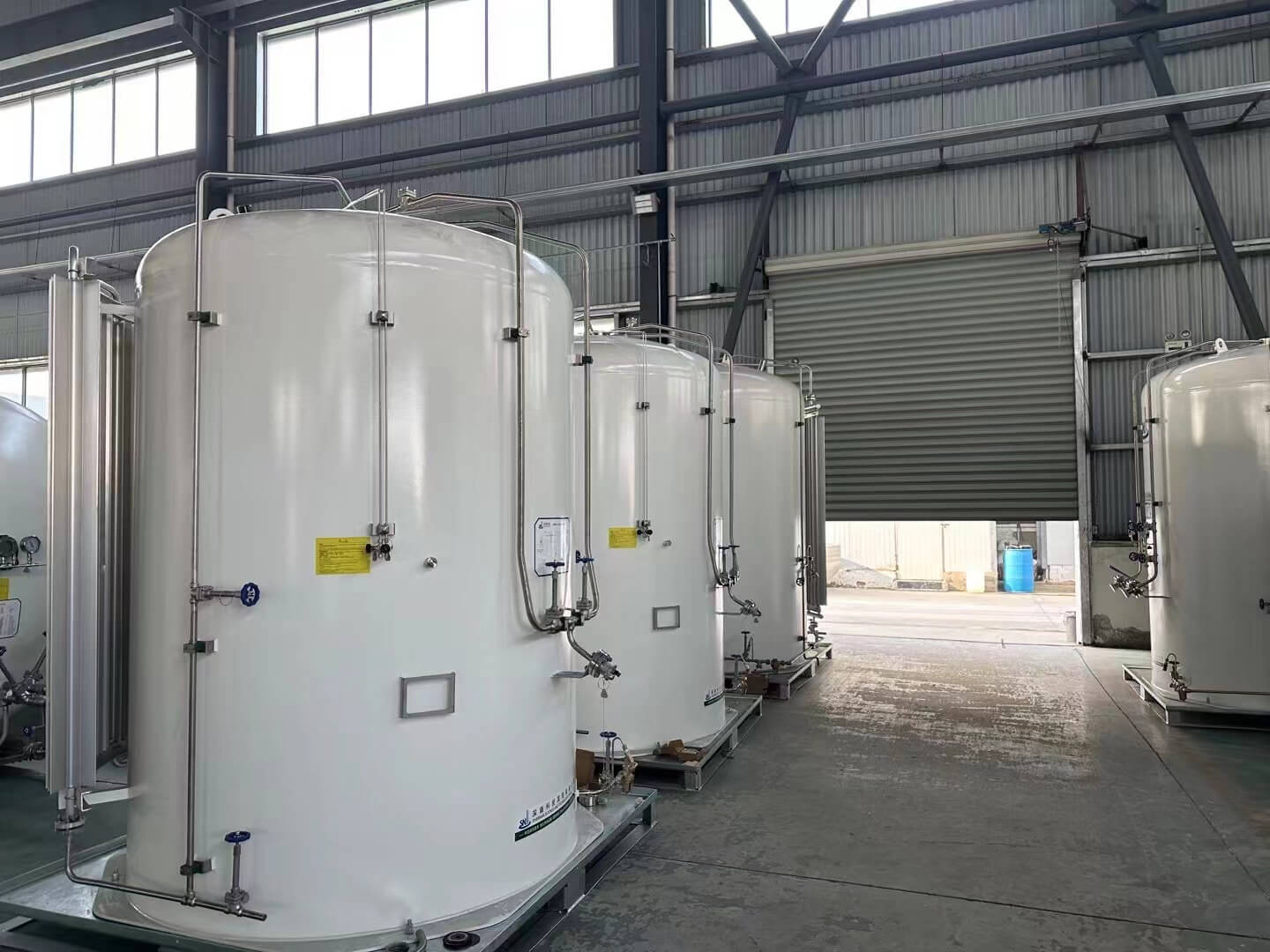 cryogenic storage tank 